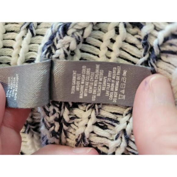 Aerie XS navy blue & white aztek print sweater cardigan - Picture 5 of 5